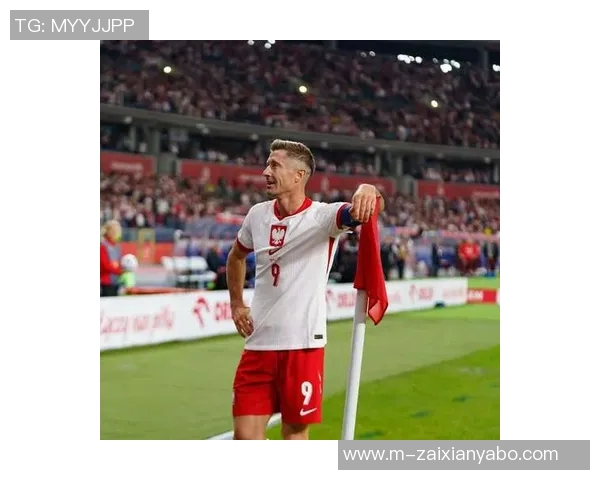 莱万状态火热欧冠赛场大放异彩射手榜领跑势不可挡